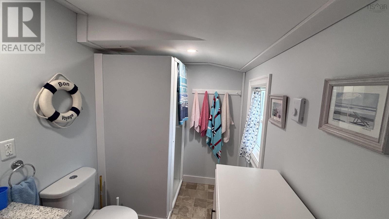 11 DOUGLAS Crescent - 15