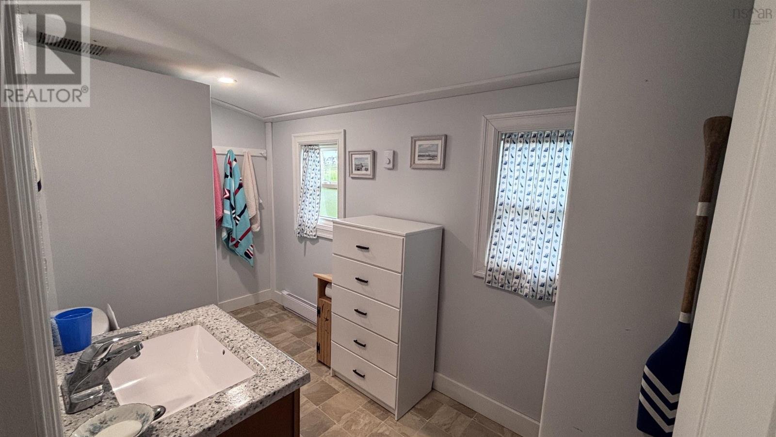 11 DOUGLAS Crescent - 13