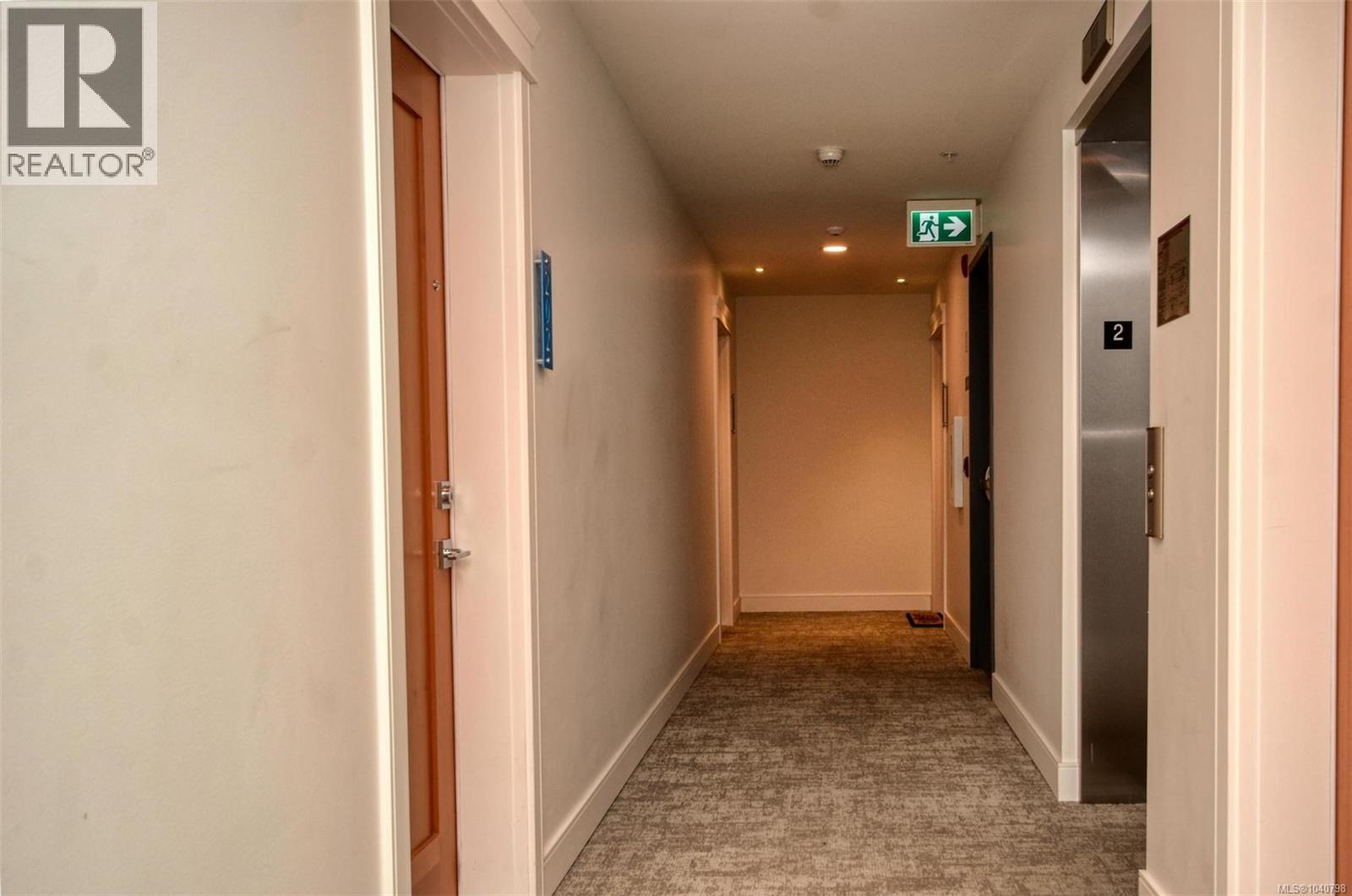 #203 916 Lyall St - 2