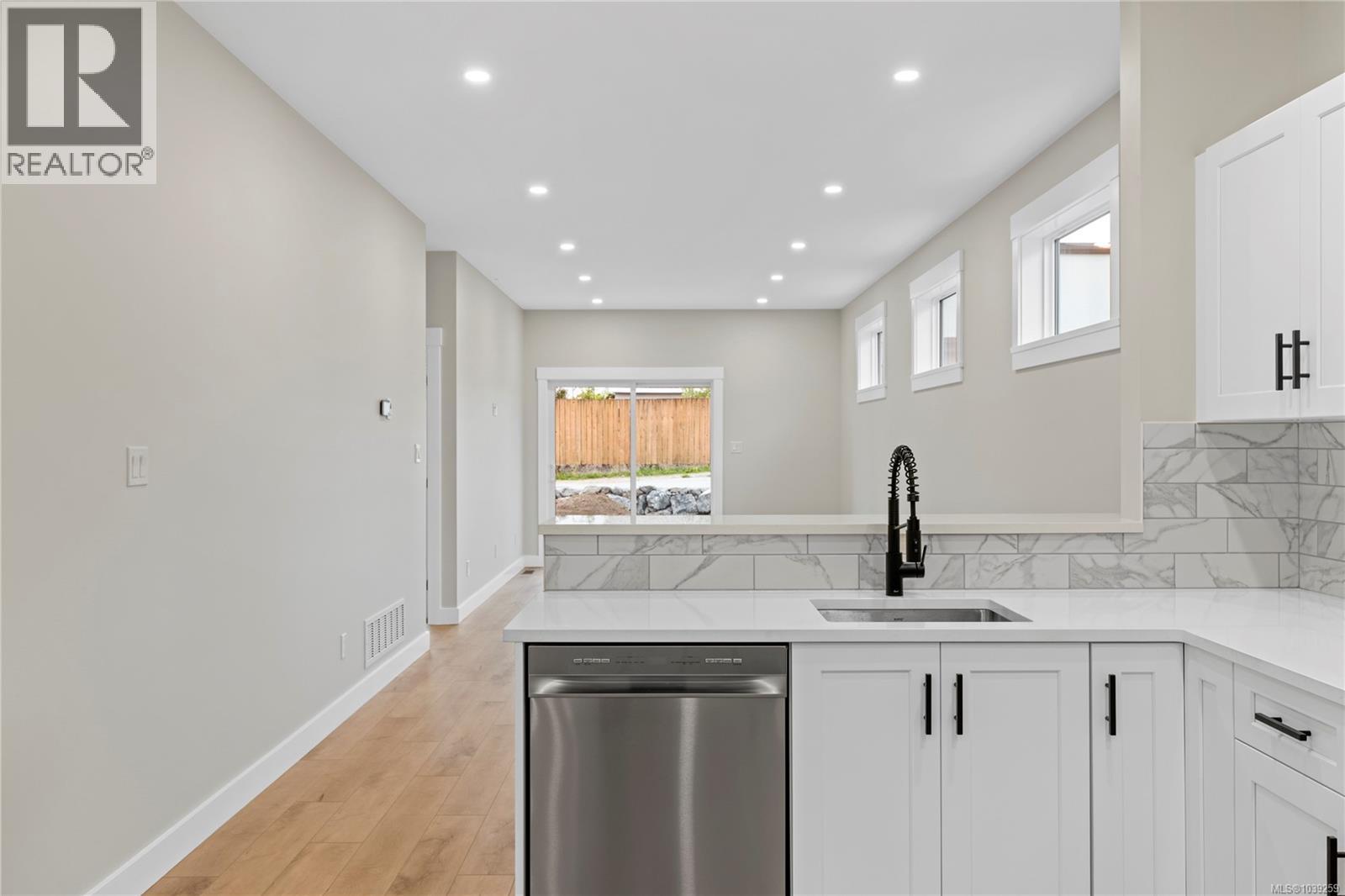 4721 Elizabeth St - 6