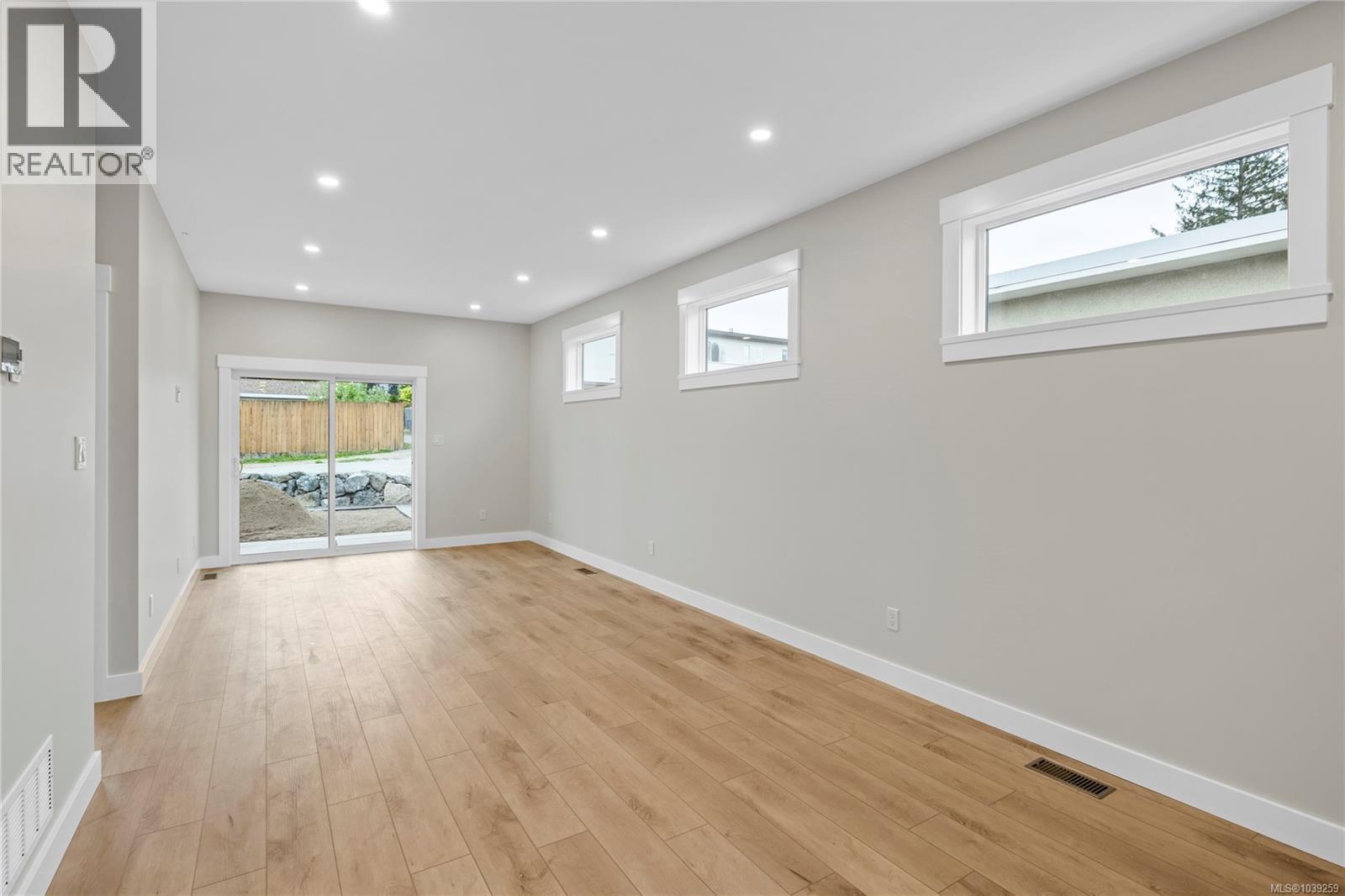 4721 Elizabeth St - 17
