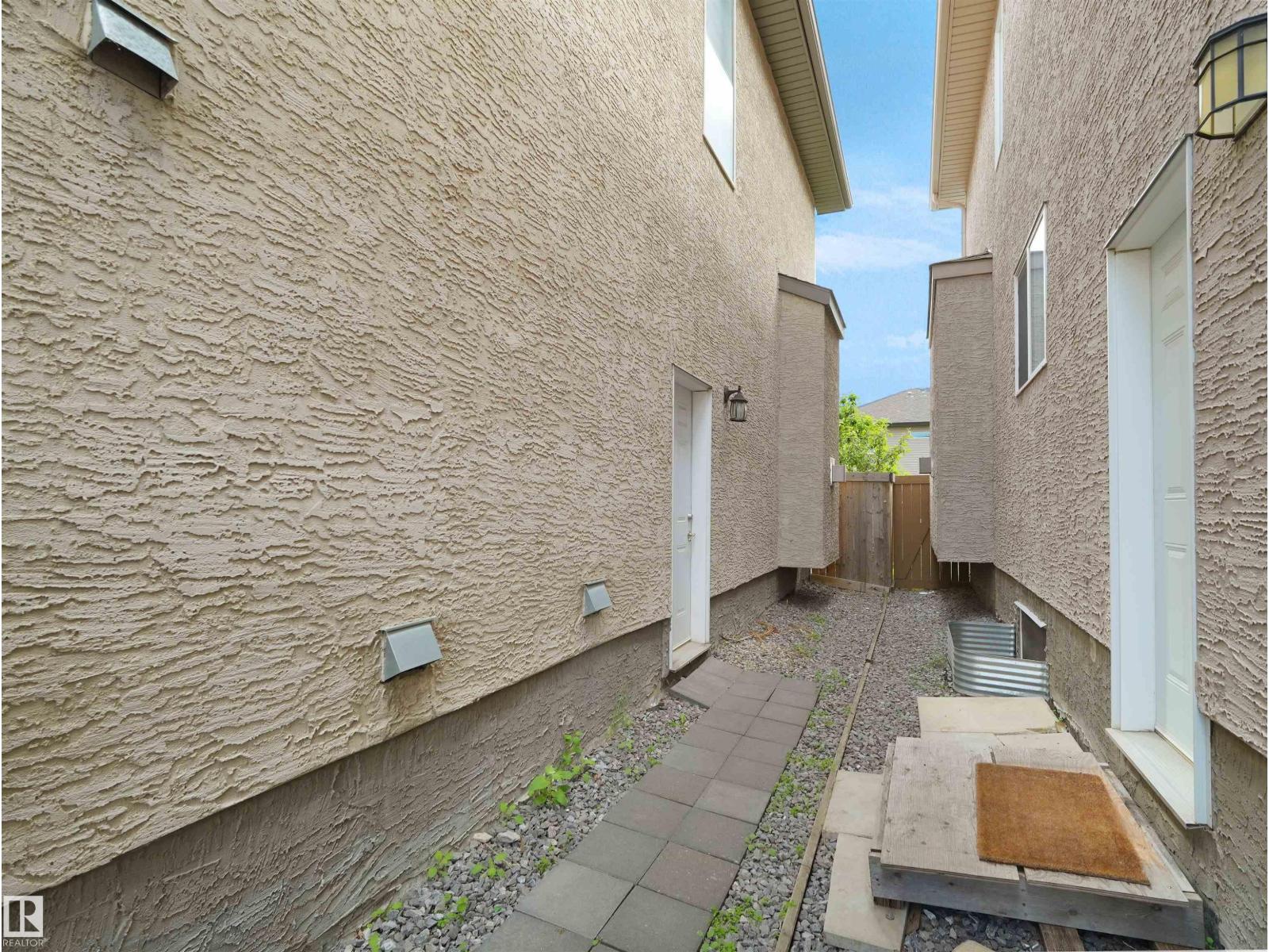 16903 54 ST NW - 11