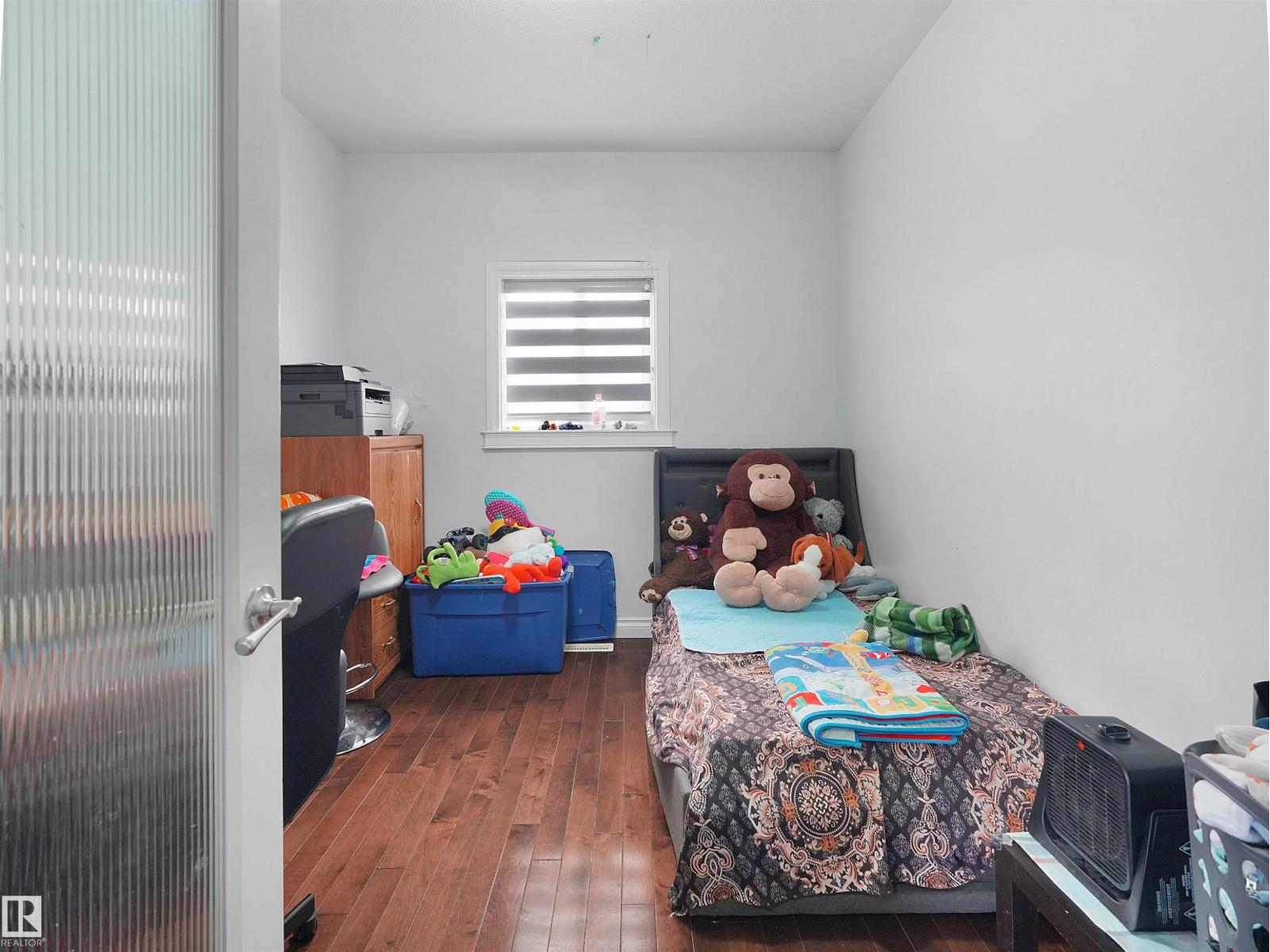 16903 54 ST NW - 19