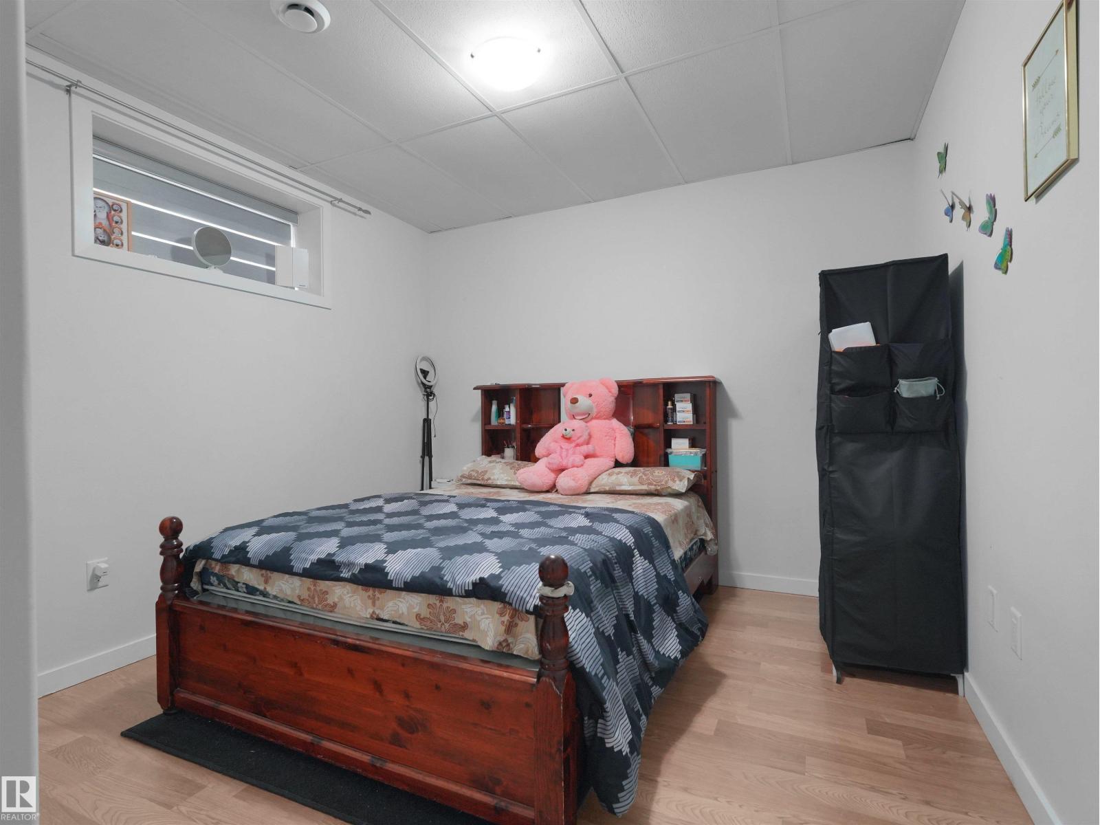 16903 54 ST NW - 56