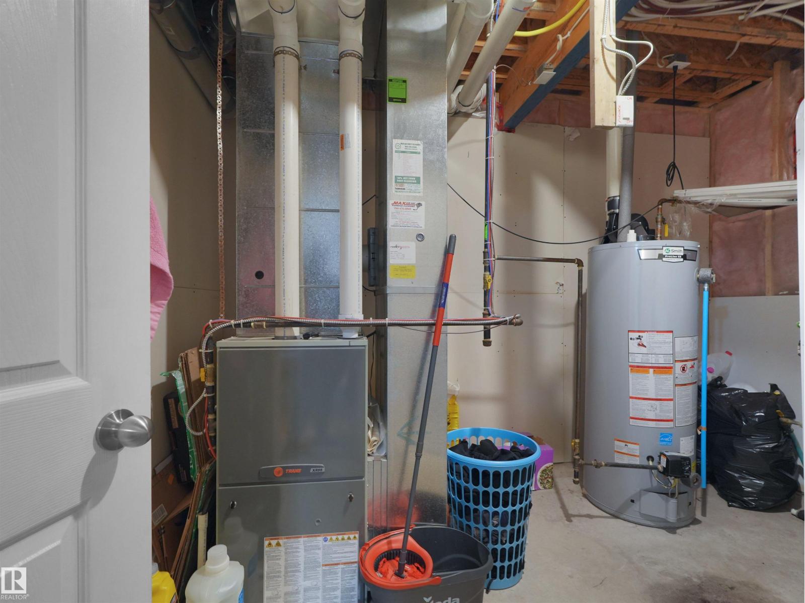 16903 54 ST NW - 61