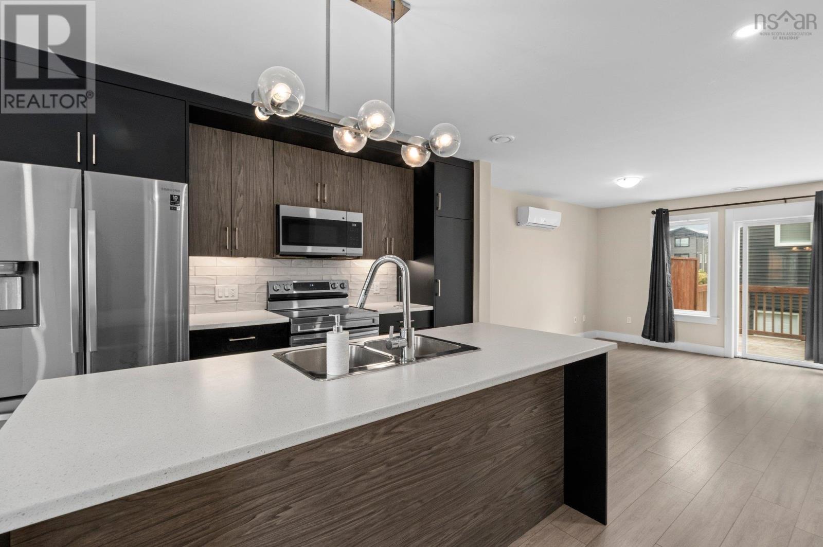 88 Tyler Street - 11