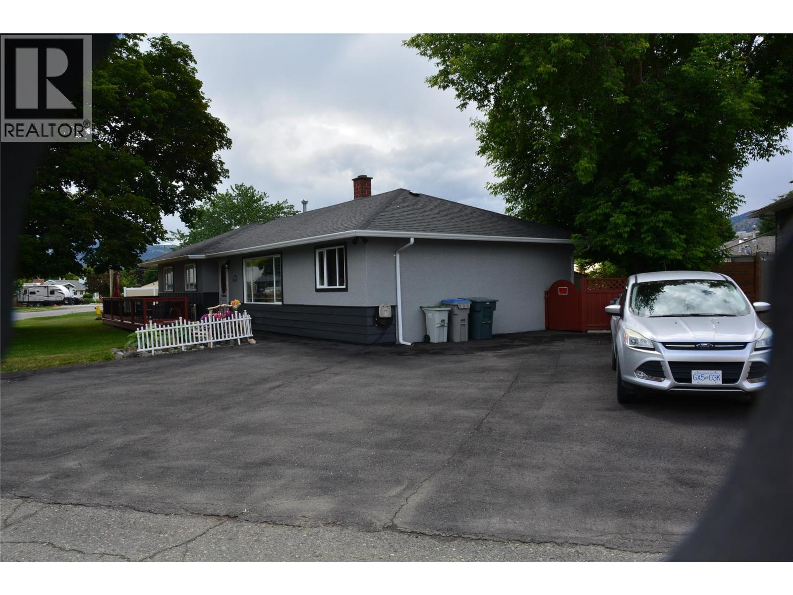 601 REGINA Avenue - 1