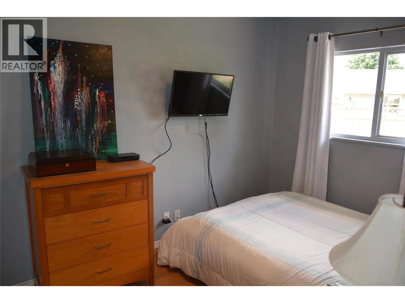 601 REGINA Avenue - 18