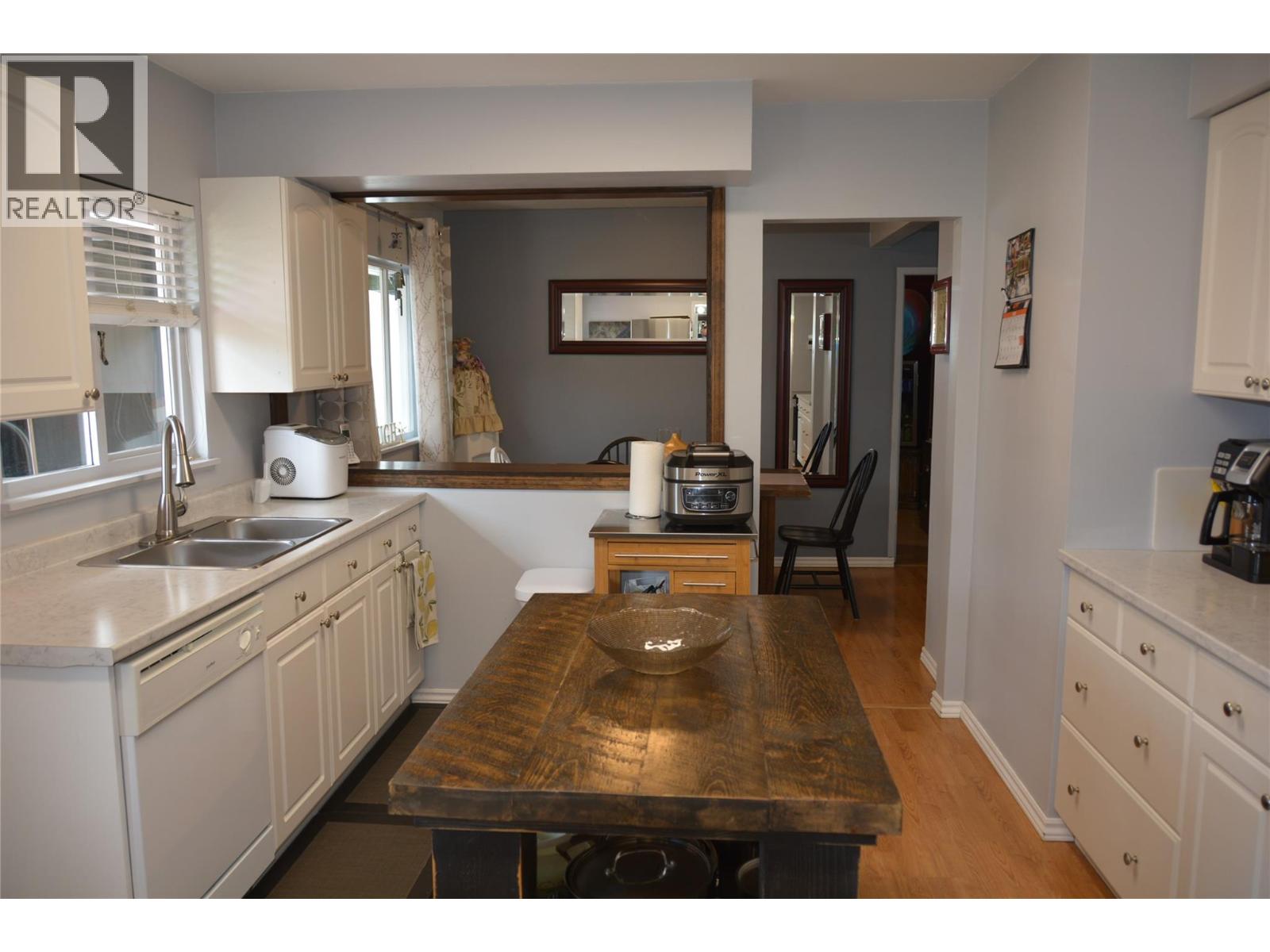 601 REGINA Avenue - 4