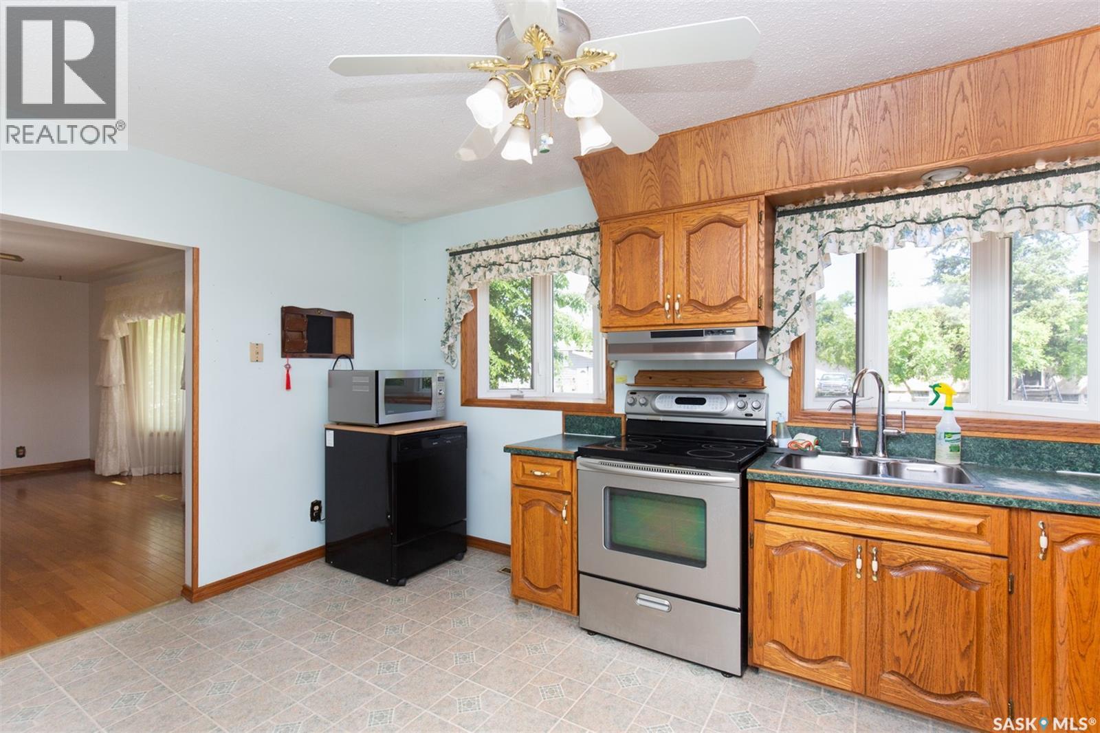 1135 Caribou STREET W - 10