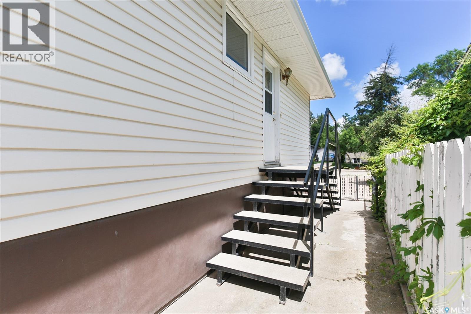 1135 Caribou STREET W - 26