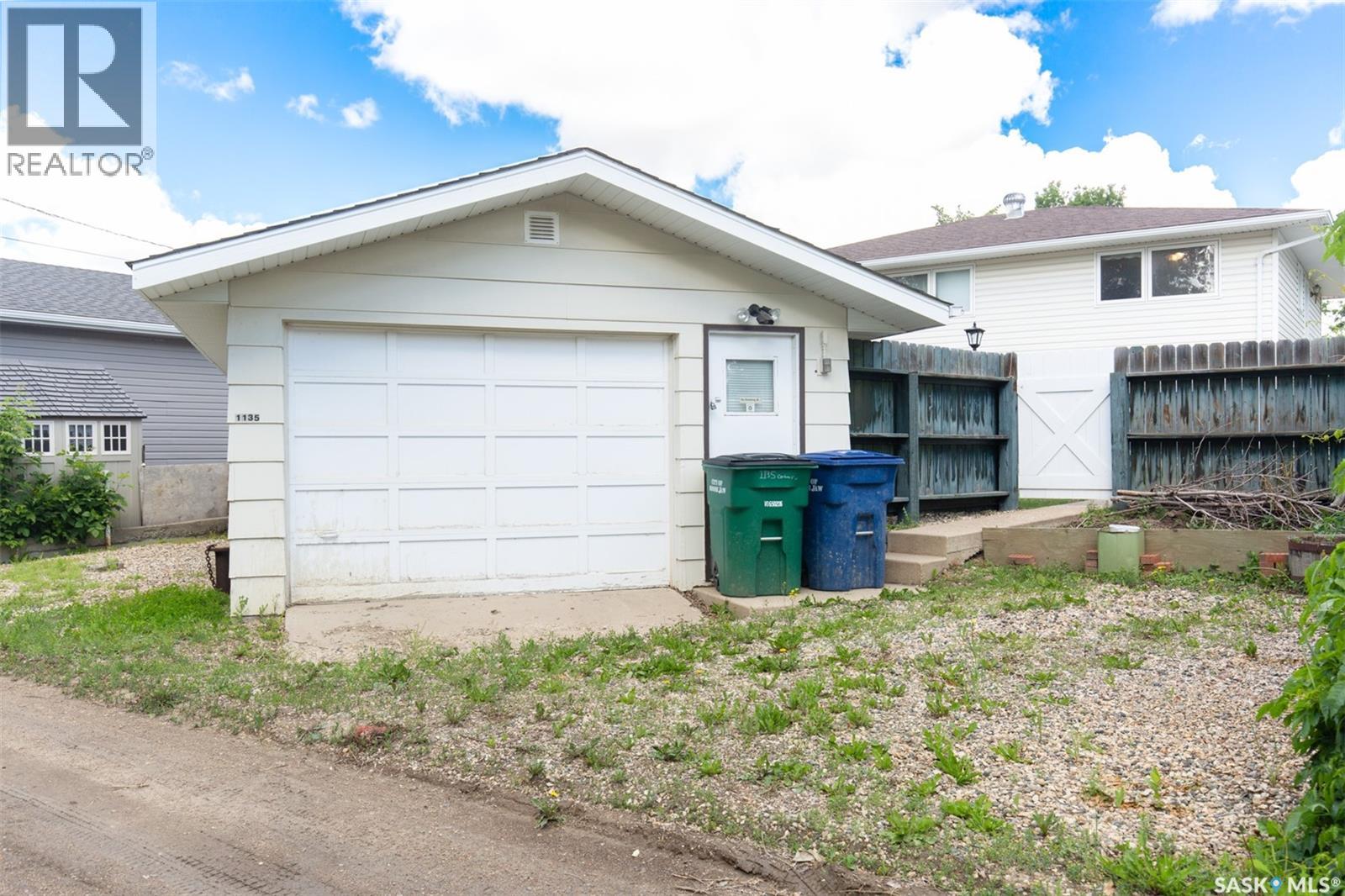 1135 Caribou STREET W - 30