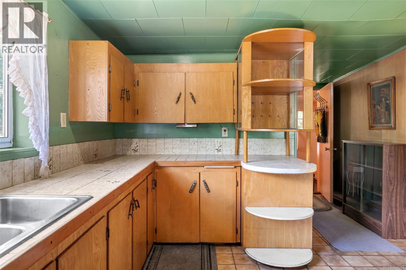 6261 Derbend Rd - 16