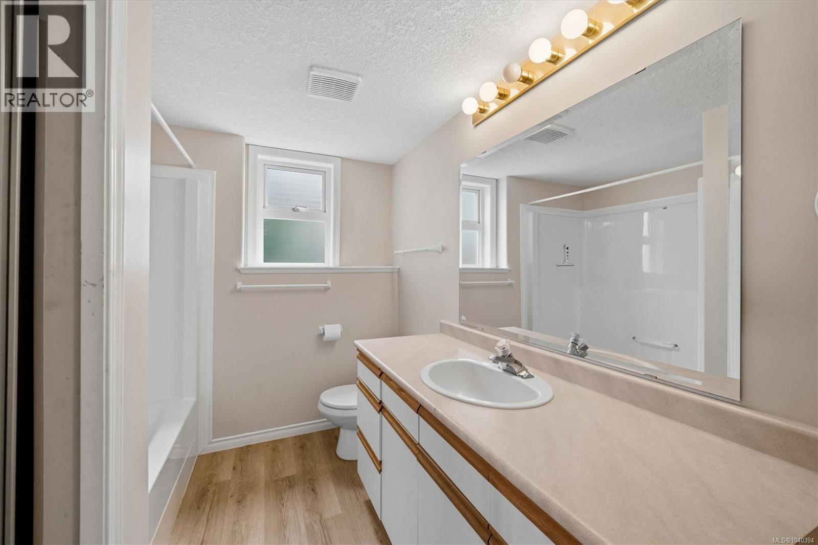 21 245 Oyster Cove Rd, Ladysmith