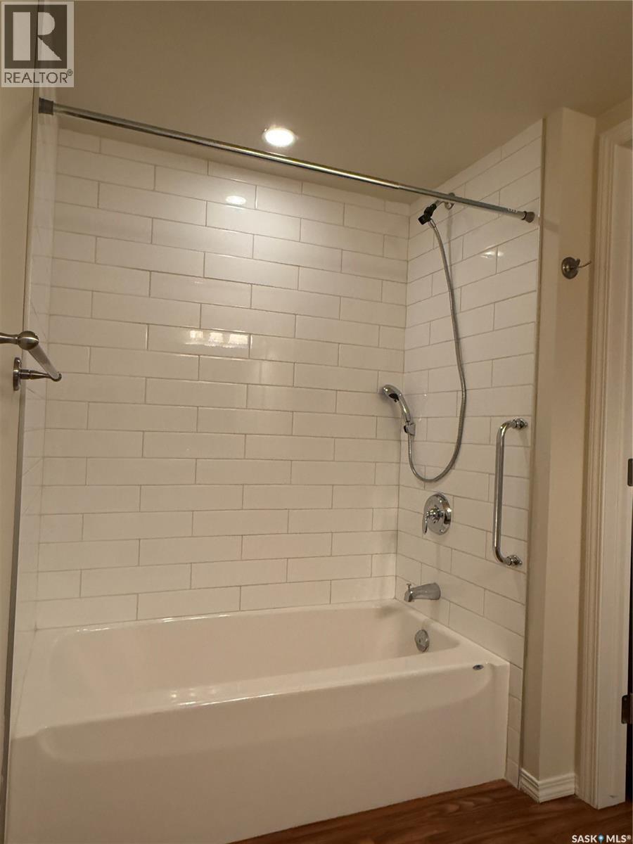 #421 680 7th AVENUE E - 14