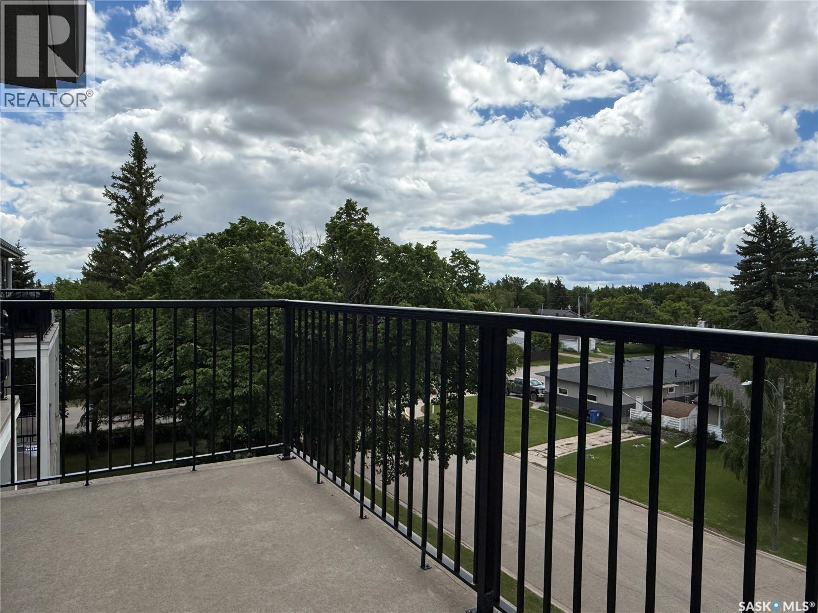 #421 680 7th AVENUE E - 15