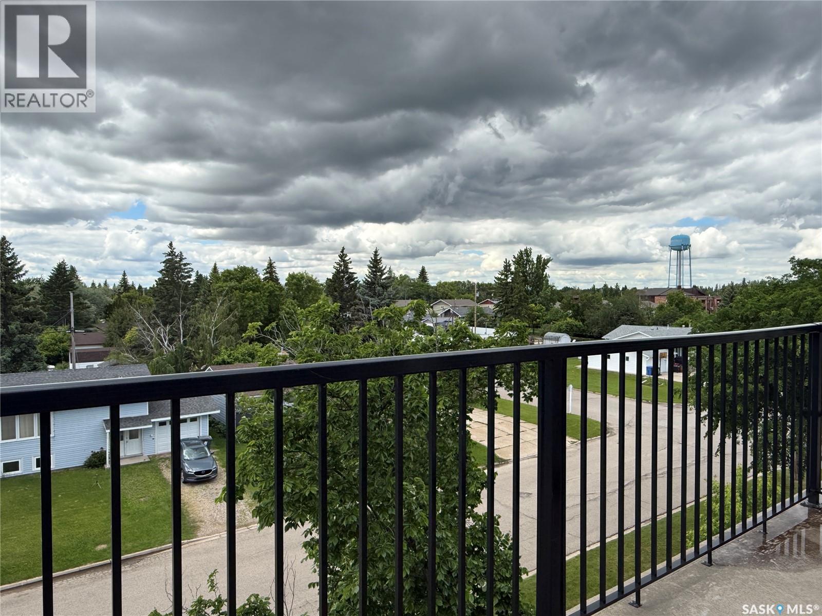 #421 680 7th AVENUE E - 16