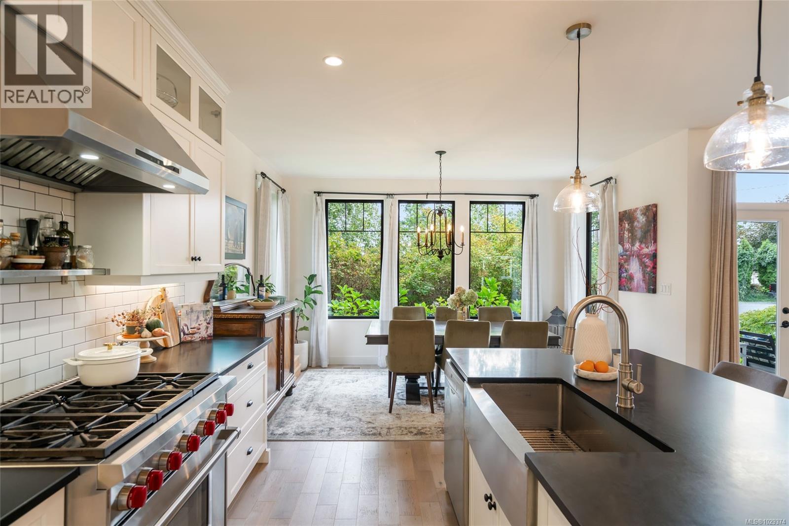 3943 Dillman Rd - 10