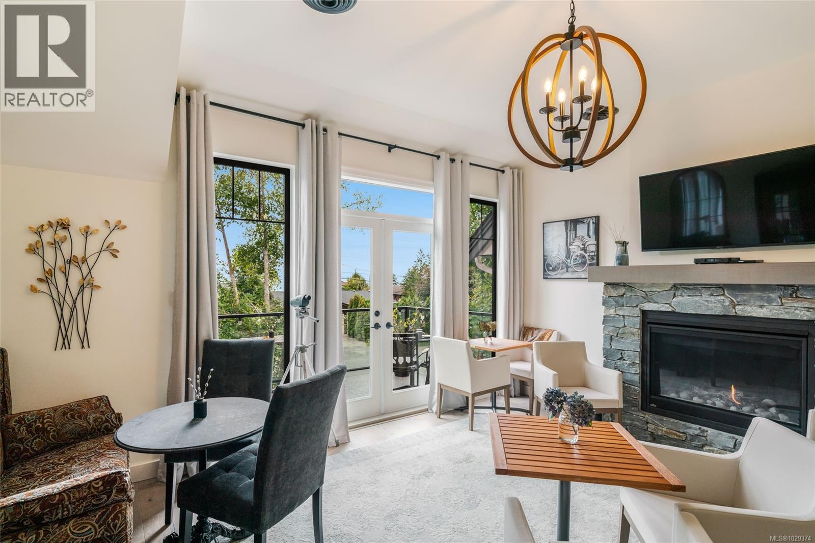 3943 Dillman Rd - 26