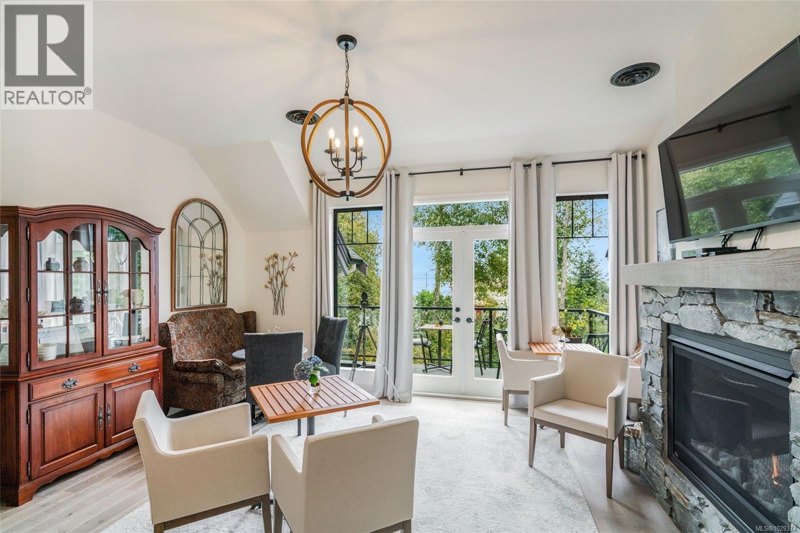 3943 Dillman Rd - 25