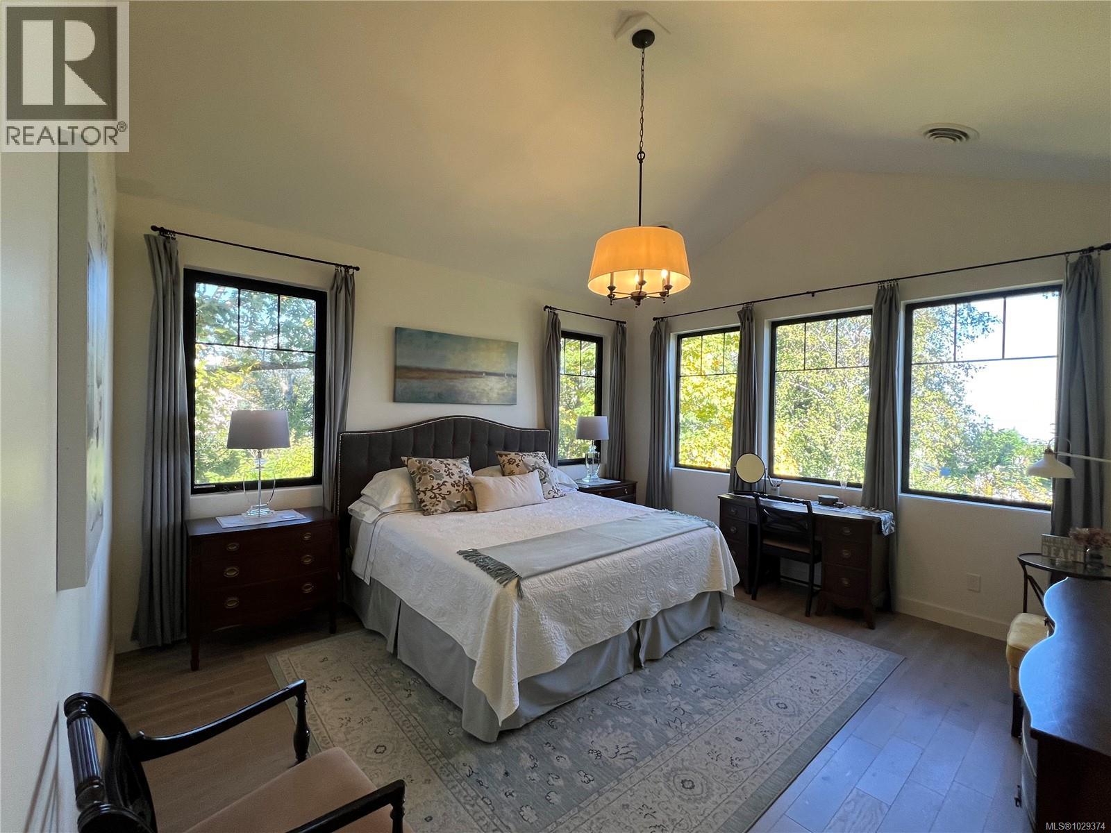 3943 Dillman Rd - 29
