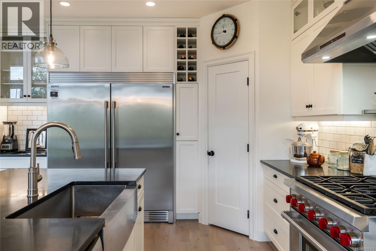 3943 Dillman Rd - 8