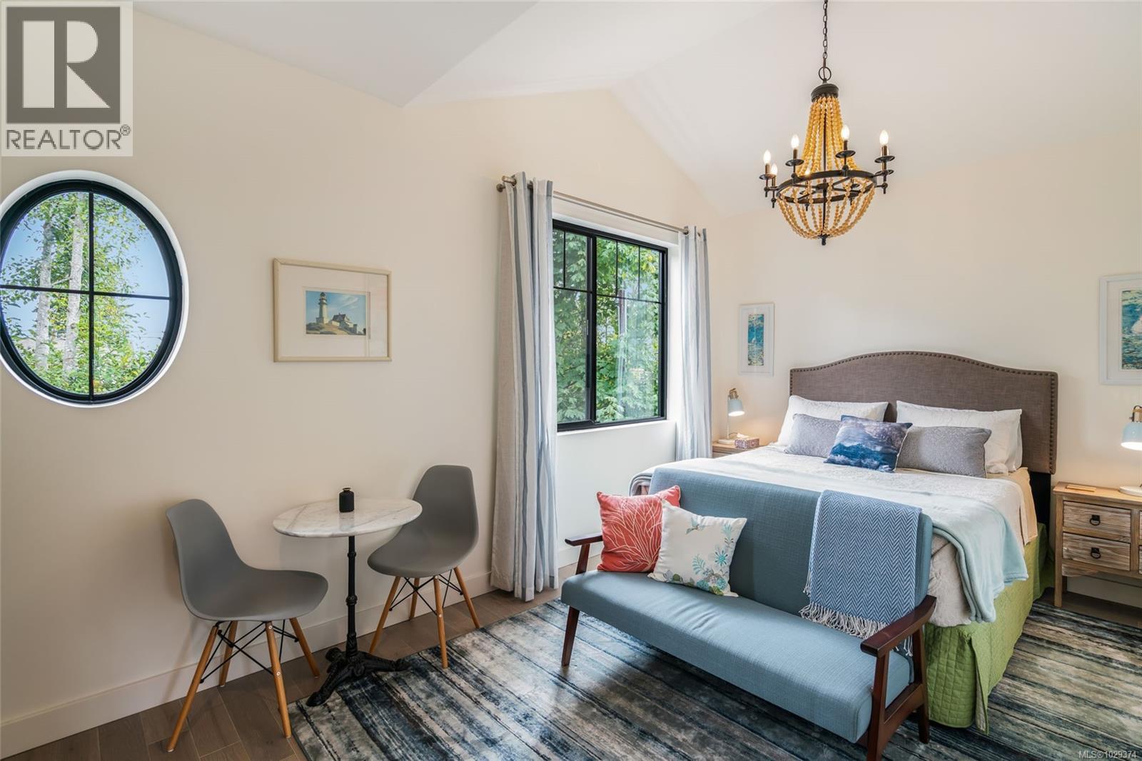 3943 Dillman Rd - 40