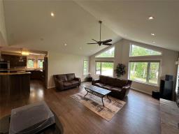 Living room - 43 Ballyshannon Road, Belair, MB R0E0T0 Photo 6
