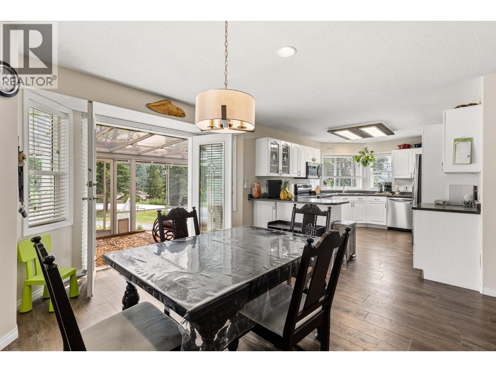 90 McInnes Road - 14