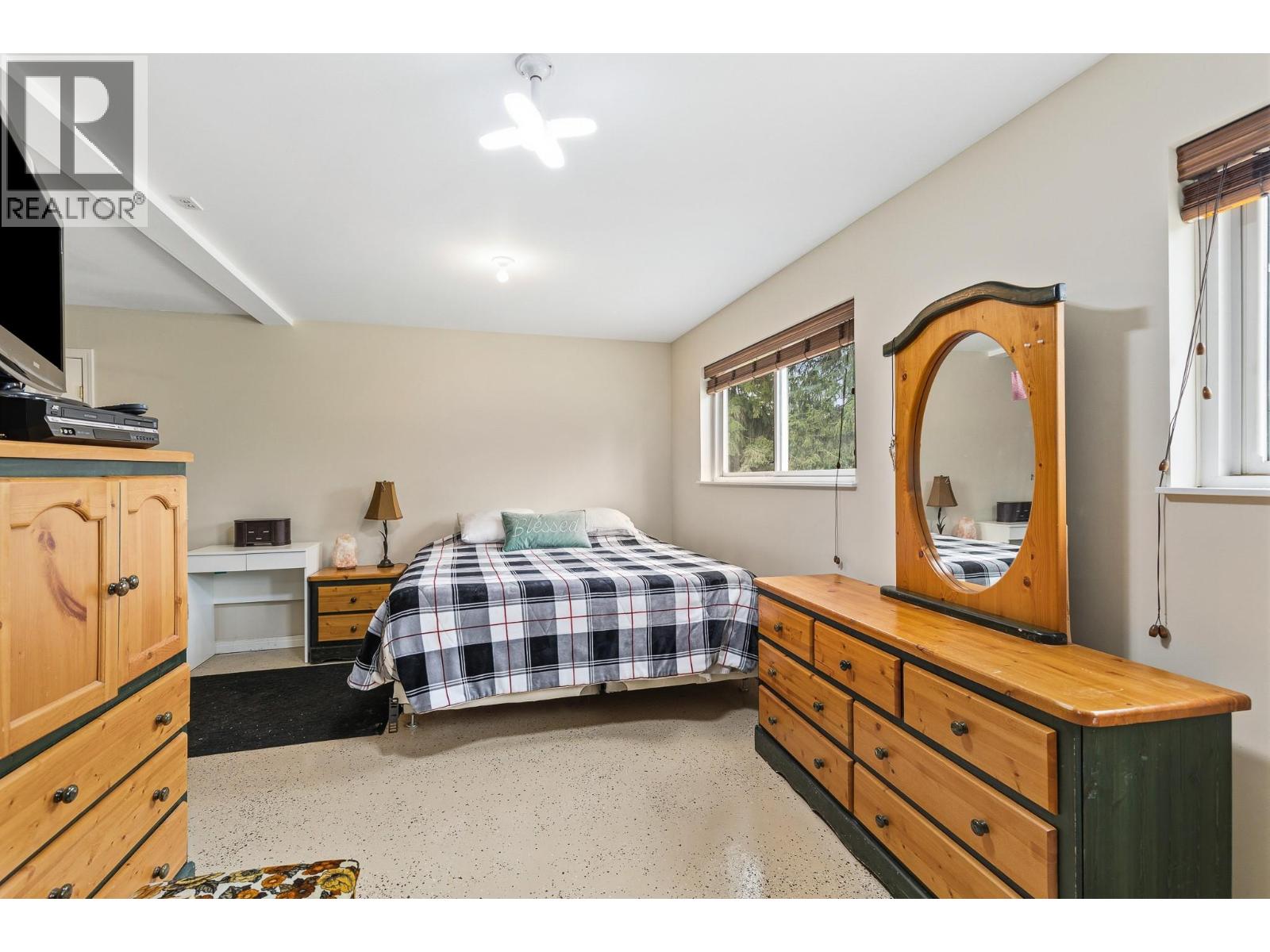 90 McInnes Road - 28