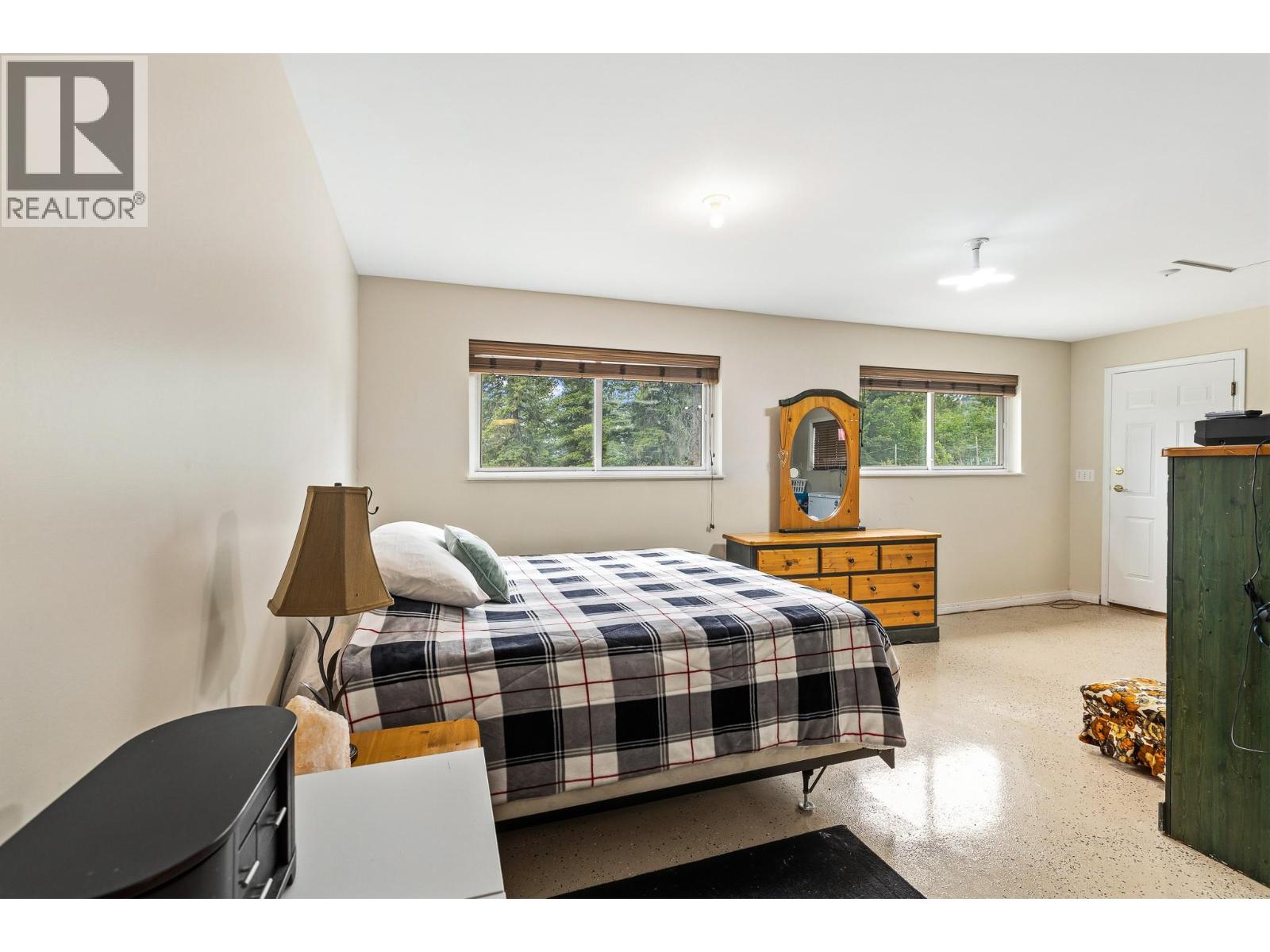 90 McInnes Road - 29