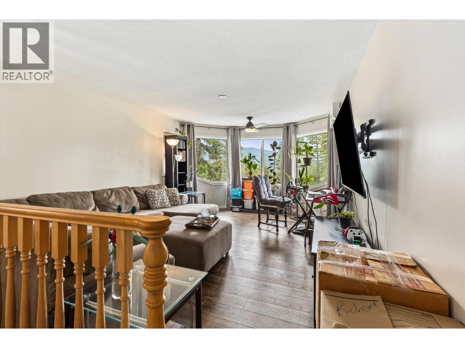 90 McInnes Road - 35