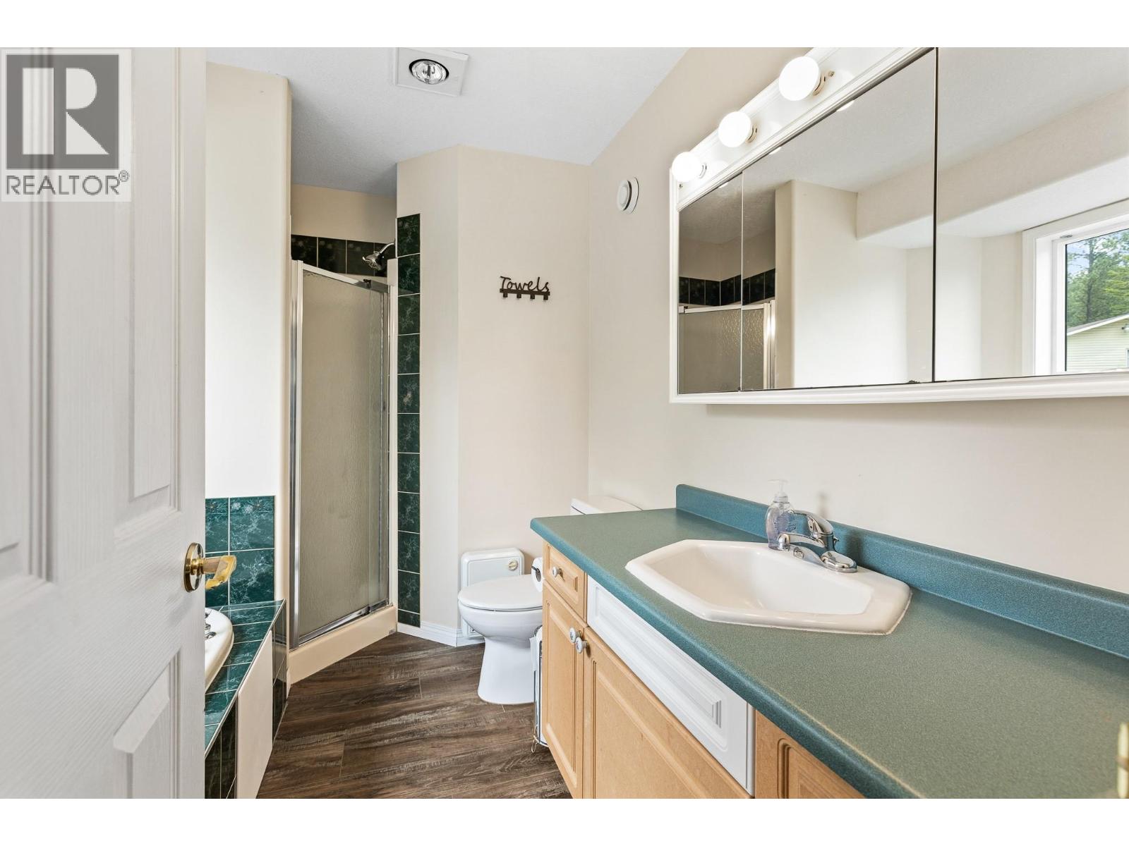 90 McInnes Road - 41