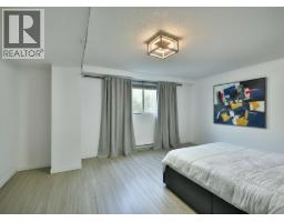 5727 Trail Avenue, Sechelt, BC V7Z0H8 Photo 21
