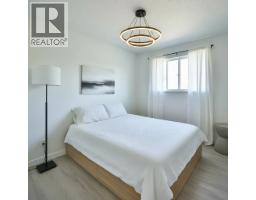 5727 Trail Avenue, Sechelt, BC V7Z0H8 Photo 16