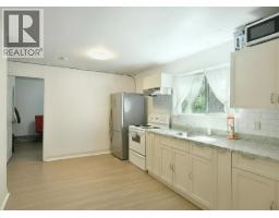 5727 Trail Avenue, Sechelt, BC V7Z0H8 Photo 18
