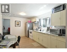 5727 Trail Avenue, Sechelt, BC V7Z0H8 Photo 17