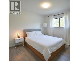 5727 Trail Avenue, Sechelt, BC V7Z0H8 Photo 14