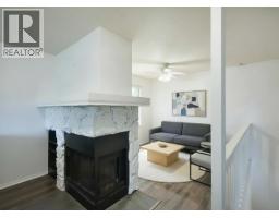 5727 Trail Avenue, Sechelt, BC V7Z0H8 Photo 9