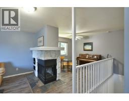 5727 Trail Avenue, Sechelt, BC V7Z0H8 Photo 8