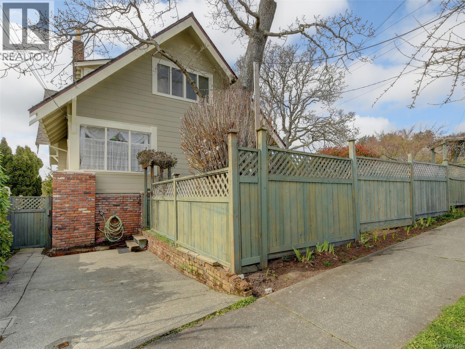 464 Stannard Ave - 39