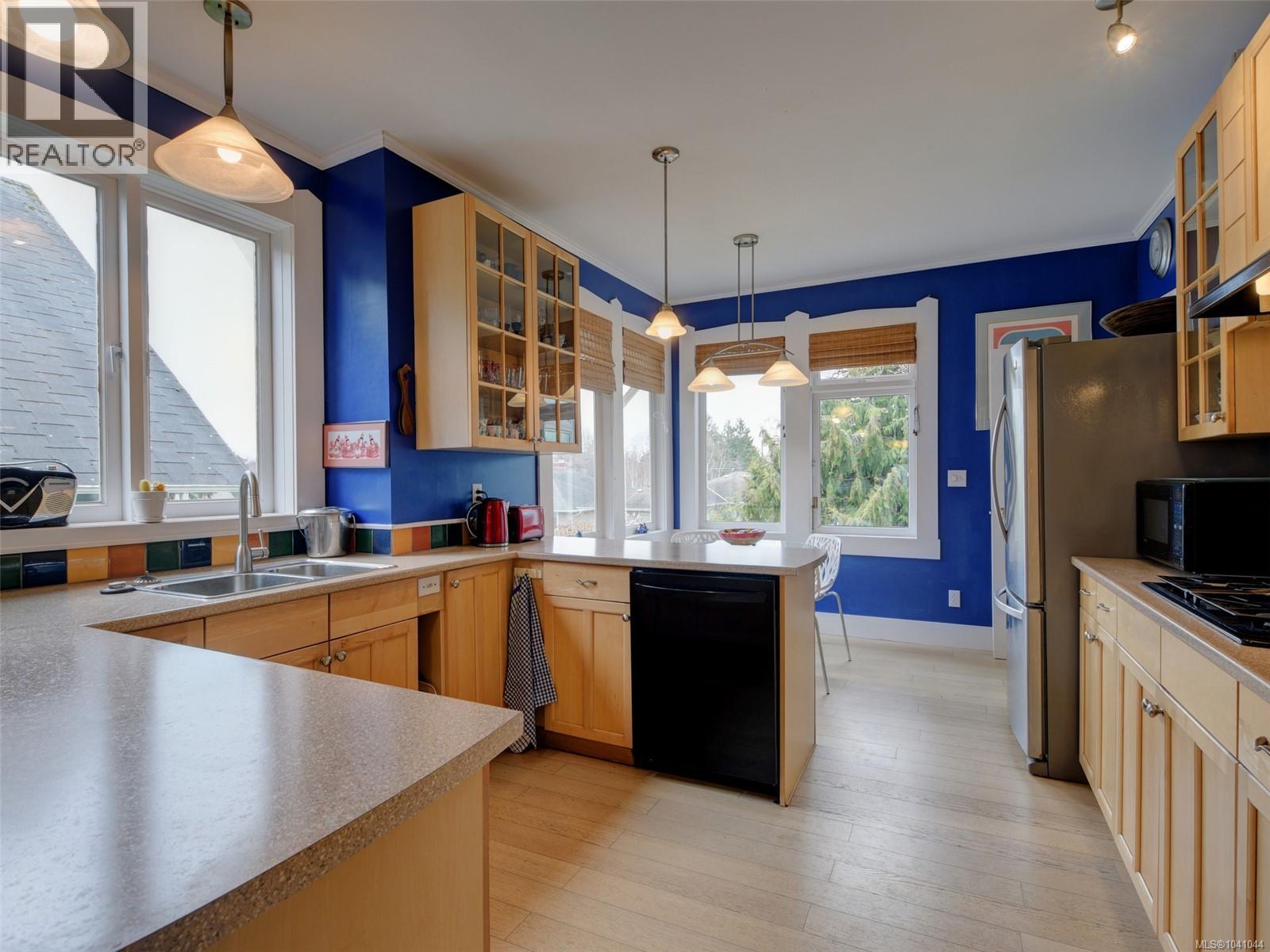 464 Stannard Ave - 6