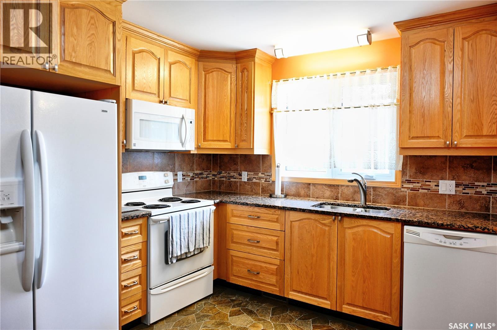 917 Macklem DRIVE - photo 2