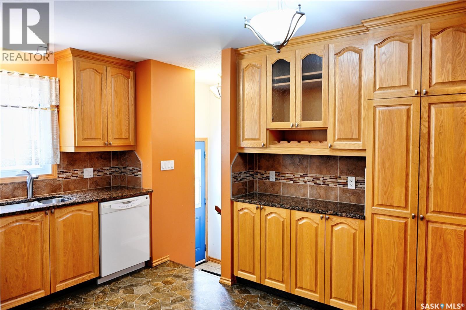 917 Macklem DRIVE - photo 3