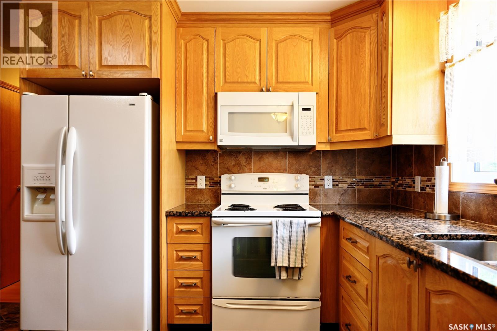 917 Macklem DRIVE - photo 4