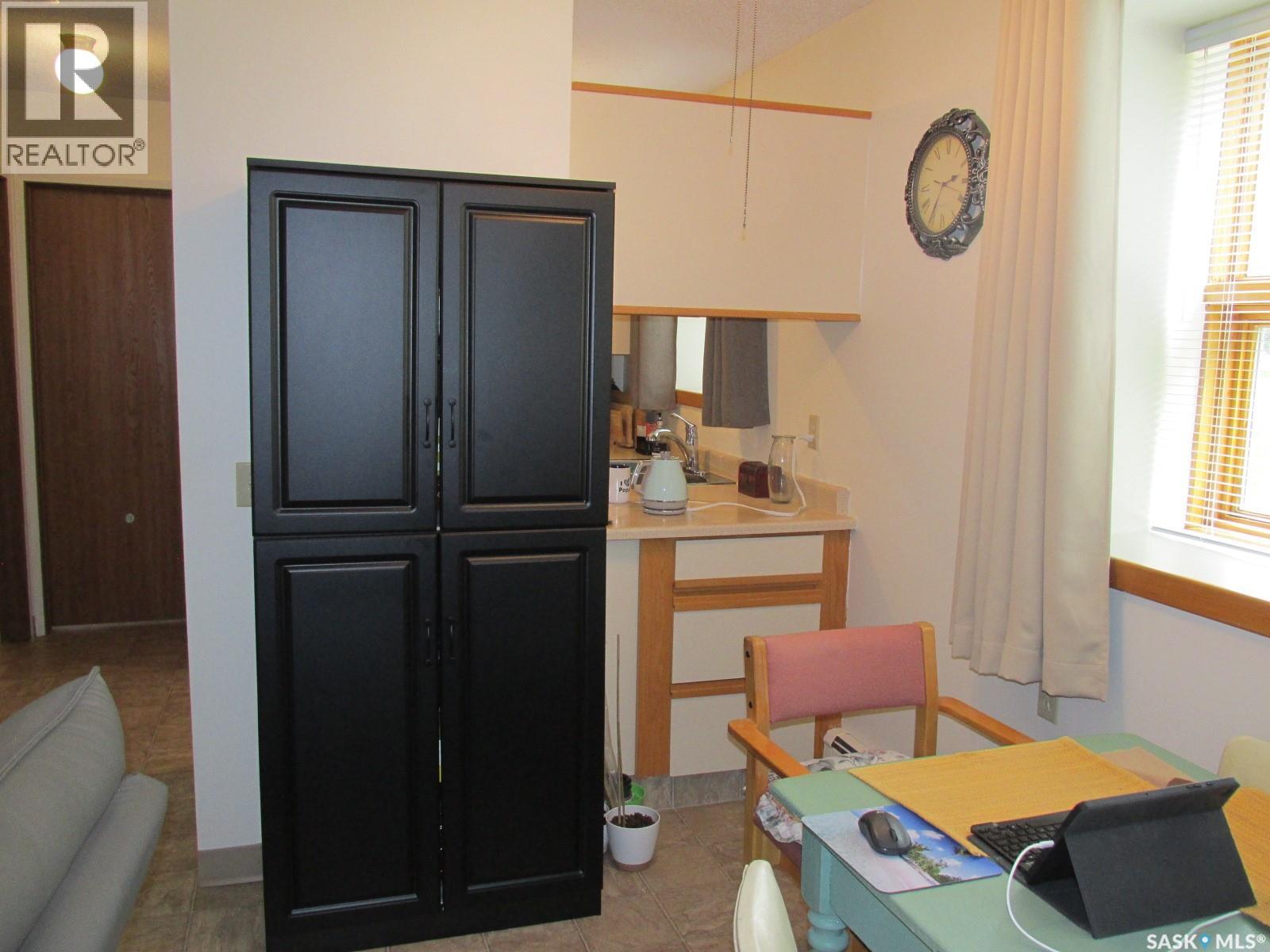 #107 102 Manor DRIVE - 10