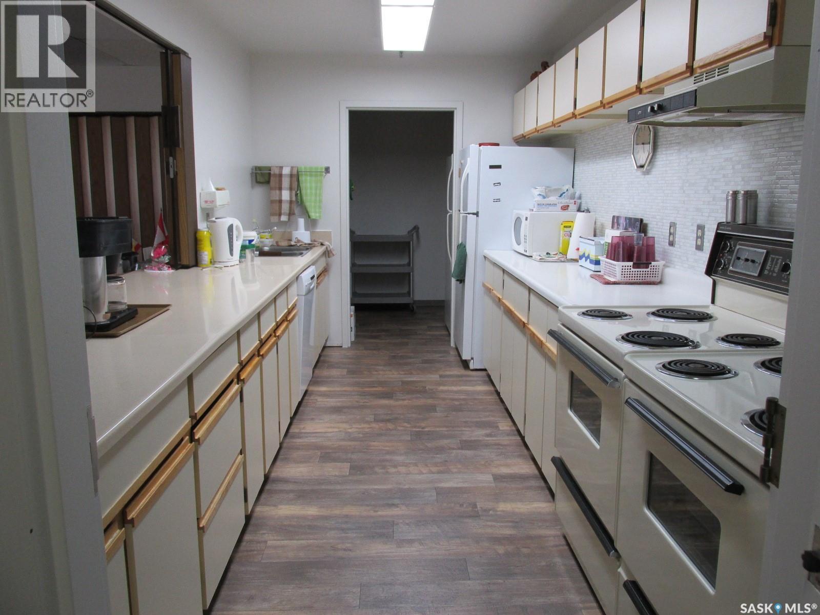 #107 102 Manor DRIVE - 33