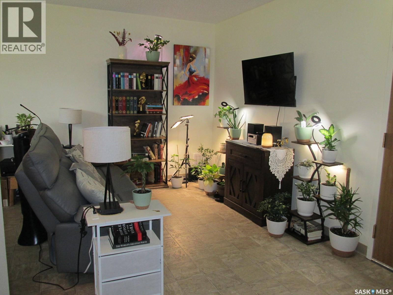 #107 102 Manor DRIVE - 8