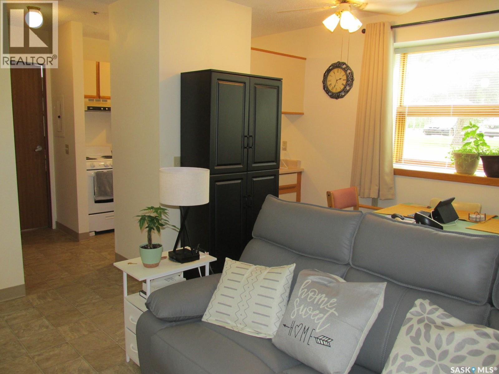 #107 102 Manor DRIVE - 9