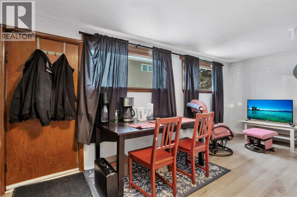105 2 Avenue NE - 16